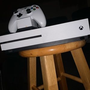 Xbox one s 1tb w/ controller and charging stand